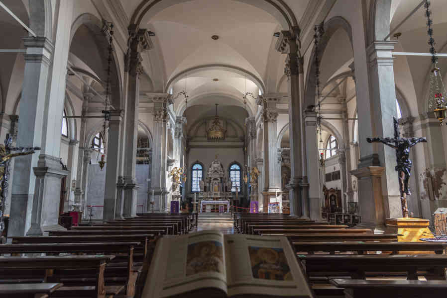 Italia - Venecia 277 - isla de Burano - iglesia de San Martino Vescovo.jpg